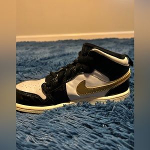 Black and gold classic Air Jordan 1 mids “patent leather”great condition size 3Y